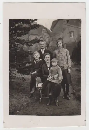 AK Familienfoto im Garten, 3.4.1928, Fotografie, Postkarte, vintage, ungelaufen