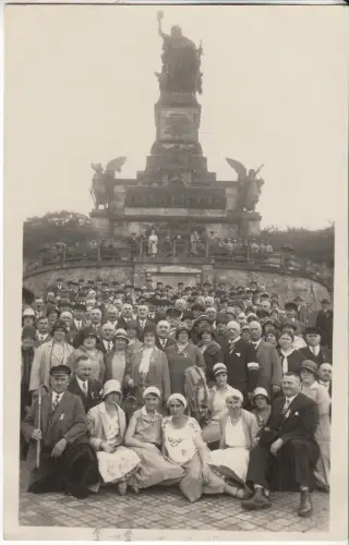 AK Niederwalddenkmal mit Besuchergruppe, ca. 1930, Postkarte, ungelaufen, gut
