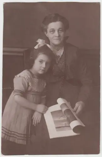 AK Portrait Ruth mit Großmutter - Mädchen und ältere Dame, Fotografie, vintage
