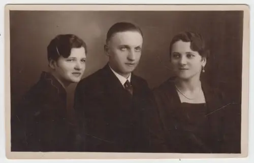 AK Portrait Geschwister - 2 Schwestern und 1 Bruder, Fotografie, vintage