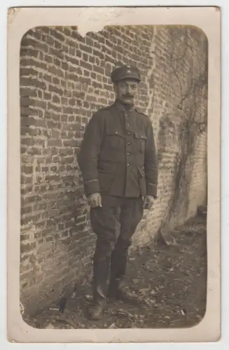 AK Portrait Mann mit Schnurrbart in Uniform (Frankreich?), Fotografie, Postkarte
