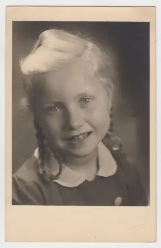 AK Portrait Blondes Mädchen mit Schlaufenzöpfen, Bruno Wittig, Leipzig, Foto