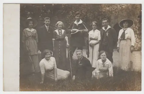 AK Gruppenfoto mit 10 Personen, vintage, Fotografie, Postkarte, ungelaufen
