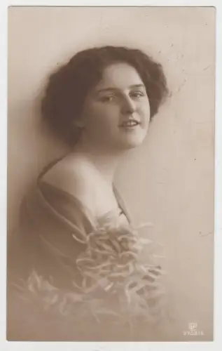 AK Porträt hübsche junge Dame, 1915, Postkarte, Foto, gebraucht, gut, gelaufen