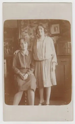 AK Zwei junge Damen, Postkarte, Foto, gebraucht, gut, beschrieben