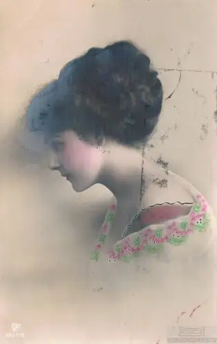 AK Hübsches junges Fräulein, Postkarte. Fotokarte, ca. 1912, gebraucht, g 276464