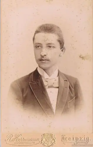 Fotografie Herrmann, Leipzig - Portrait Junger Herr, Fotografie. Fotobild