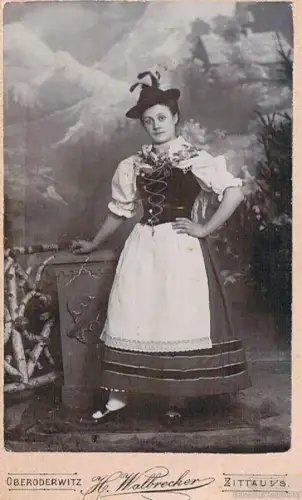 Fotografie H. Walbrecker, Zittau - Portrait junges Fräulein in... Fotografie