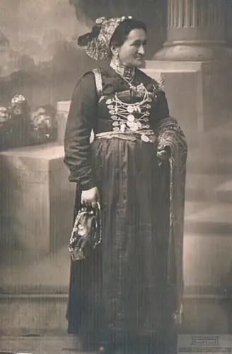 AK Frau in festlicher Tracht, Postkarte. Fotokarte, gebraucht, gut