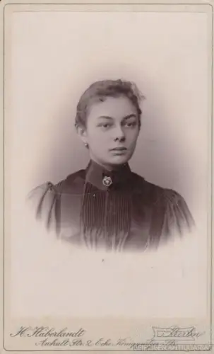 Portrait bürgerliches junges Fräulein, Fotografie. Fotobild, gebraucht, gut