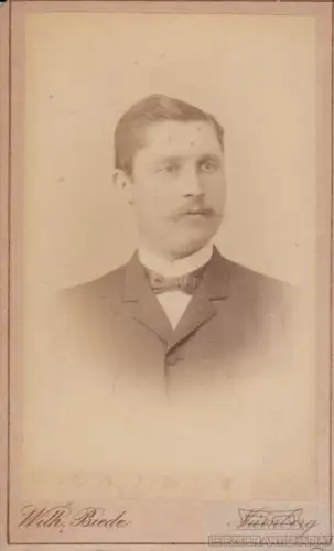 Fotografie W. Biede, Nürnberg - Porträt bürgerlicher Herr mit... Fotograf 273395