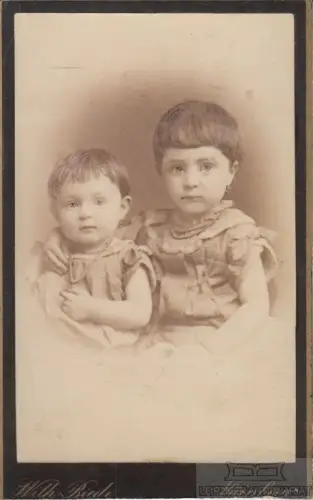 Fotografie W. Biede, Nürnberg - Portrait Zwei Kinder (Geschwister), Fotog 269773