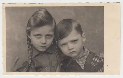 AK Gertraud und Wolfgang, Zwei Kinder, Mädchen und Junge, Gera, Foto, Postkarte