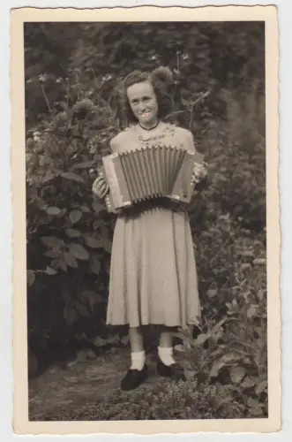 AK Frau mit Akkordeon, 1950, Postkarte, Foto, gebraucht, gut, ungelaufen