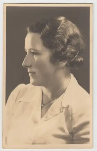 AK Portrait junge Frau, Polyfoto Wagner & Kolath, Dresden, Postkarte, Foto