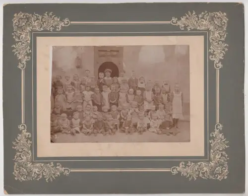 Fotografie: Gruppenbild Kinder, Schulklasse, Kindergarten, gemischt, um 1900