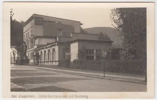 AK Bad Ziegenhals. Hotel Germanenbad mit Holzberg, Glucholazy, Postkarte