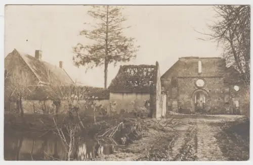 AK Vermandovillers, mit zerstörter Kirche, Frankreich, Erster Weltkrieg, Foto