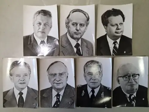 7 Fotos W. Felfe, G. Schürer, H. Axen, W. Walde, K. Hager, H. Hoffmann, F. Ebert