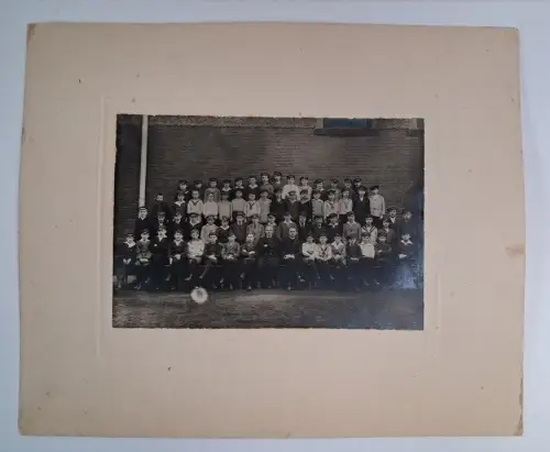 Fotografie Gruppenbild Klassenfoto Knaben in Matrosenanzügen um 1900, vintage