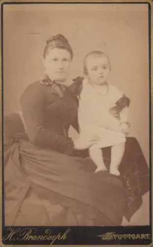 Portrait Mutter mit Kind, Fotografie. Fotobild, 1887, Atelier Hermann Brandseph