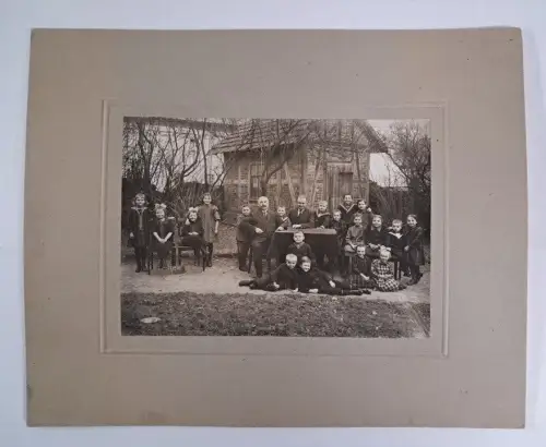 Fotografie Gruppenbild Klassenfoto Mädchen und Knaben um 1900, fröhlich, vintage