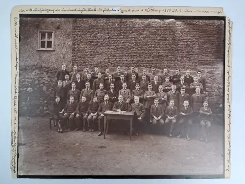 Fotografie: Der erste Schuljahrgang Landwirtschaftsschule in Fritzlar, 1919-1920