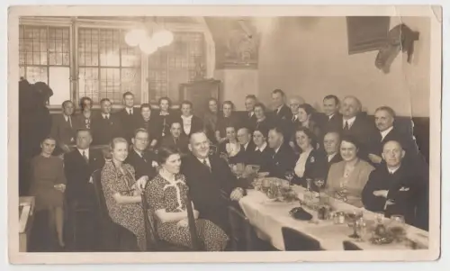 Fotografie: Gesellschaft 1937 - Fest im Gasthof, vintage, Gruppenfoto
