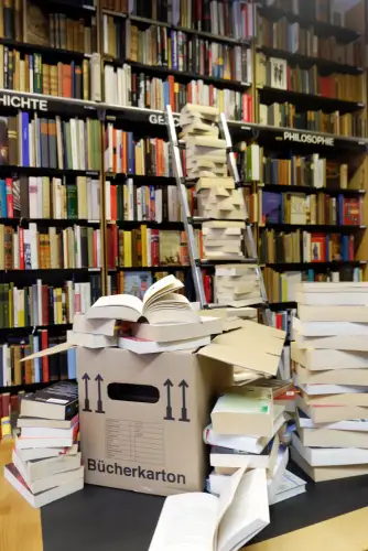 50 Taschenbücher Krimis Büchersammlung Konvolut Thriller Psychothriller Paket