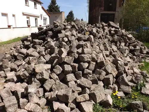 historisches Pflaster Straßenpflaster Naturstein Porphyr Rhyolith Hofpflaster Bauernpflaster Altstadtpflaster gebrauchte Pflastersteine