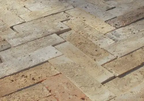 Bodenziegel aus original historischen Ziegeln Backstein Fischgräte Pflastersteine