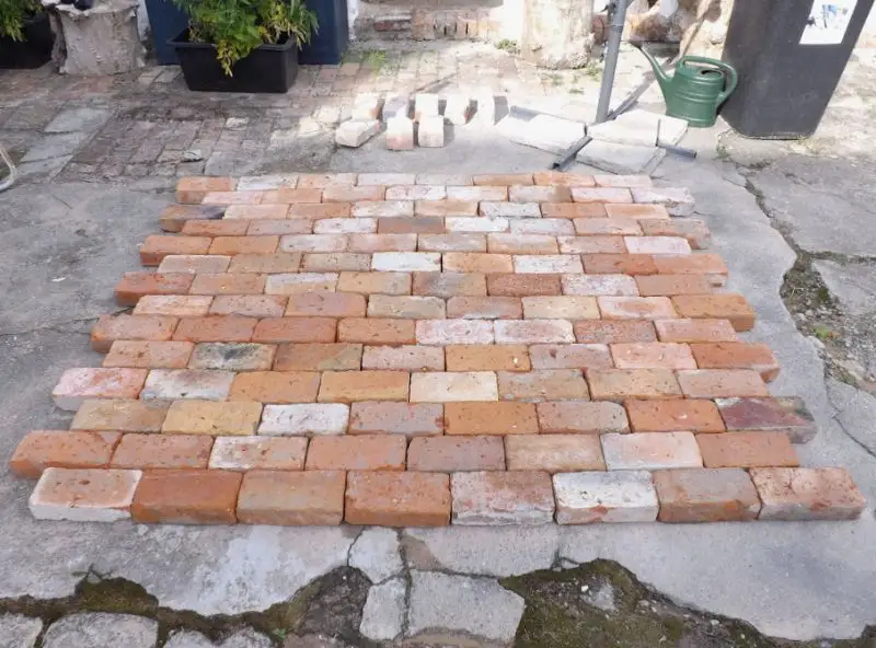 Pflastersteine Ziegelpflaster antik Backsteine Klinker Mauersteine Bodenziegel Terrasse Landhaus 1