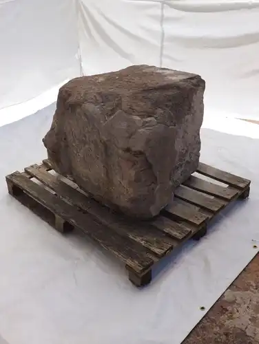 Sandstein Block historisches Element Pfeiler Tor als Solitär Garten Deko Skulptur Sockel Findling
