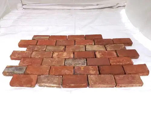 Bodenziegel Bodenplatten Weinkeller Antikziegel alte Mauersteine Backsteine Terracotta Ziegelboden
