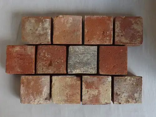 Bodenziegel Bodenplatten Weinkeller Antikziegel alte Mauersteine Backsteine Terracotta Ziegelboden