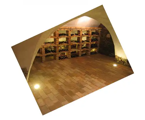 Ziegelboden Bodenplatten Weinkeller Antikziegel alte Mauersteine Backsteine Terrakotta Gewölbekeller