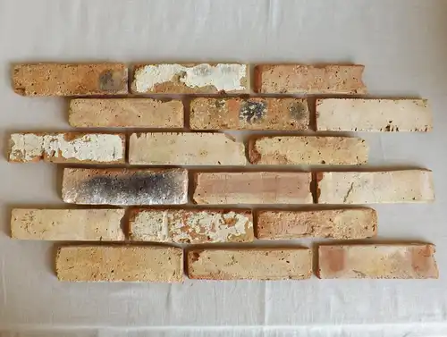 hell gelbe Ziegelriemchen Antikriemchen Steinriemchen alte Mauersteine Wandpanele mediterrane Wand-Gestaltung Wandfliese