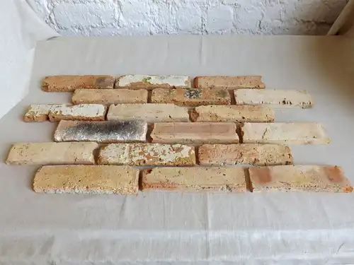 hell gelbe Ziegelriemchen Antikriemchen Steinriemchen alte Mauersteine Wandpanele mediterrane Wand-Gestaltung Wandfliese