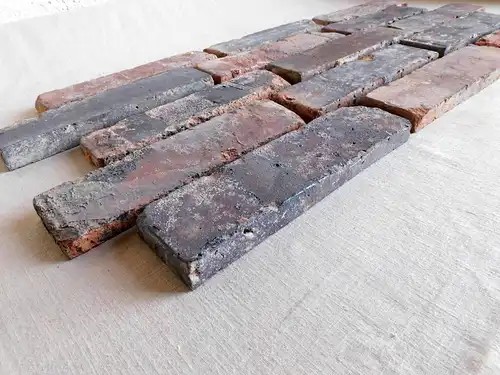 Kohlebrand Reichsformat Klinker Riemchen Spaltklinker retro Verblendsteine original Mauersteine Naturstein Loftoptik Steinwand Wandverkleidung Wandpaneele Fliesen
