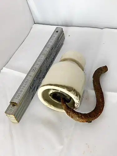  Ur alter Isolator Porzellan elektrisches Bau element Wand haken Metall rostiges Eisen Teil Dekoratio