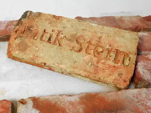  Haus Ziegel Stein Gravur personalisiert original 120 Jahre alter Klinker mit eigener Inschrift