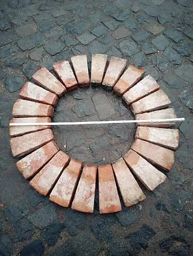 Antike Rückbau konisch Rund radial Brunnen Bogen Ziegel terracotta Feldbrand handgestrichen