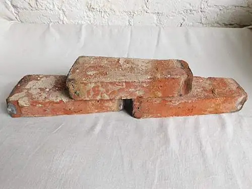 Feldbrand Ziegel handgestrichen Antike konische Rund radial Brunnen Bogen Steine terracotta