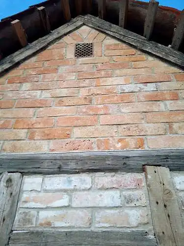 Tiny house Ferienhaus Gartenlaube Nachhaltig wohnen Altholz Restbaustoffe alte Dachziegel Altziegel Klinker Altholzbalken