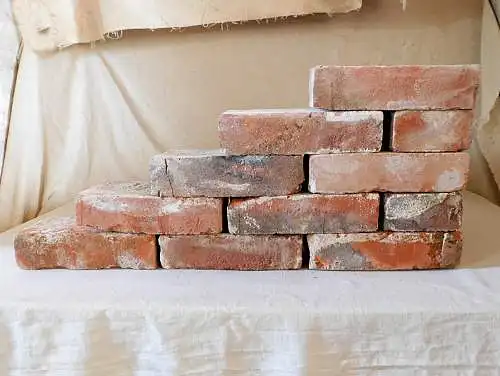 klassisch rote Backsteine uralte Ziegel Klinker Gala Bau Garten Gestaltung Landhaus used look shabby chick