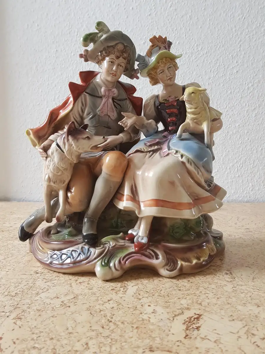 Gräfenthal Porzellan Schäferpärchen mit Tieren 0