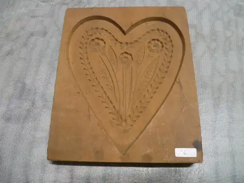   Herzmodel um 1860 Birne 15x18cm Euro 125,00 Provenienz ; Schweiz aus einer Züricher Bäckerei in den 1980 erworben