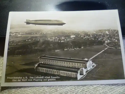 Fliegeraufnahme Friedrichshafen am Bodensee Das Luftschiff Graf Zeppelin über der Werft vom Flugzeug aus gesehen !