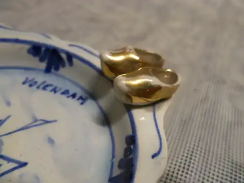 Delfter kleiner Aschenbecher holl. handbemaltes Dekor Gold Überfangen Art Deko Vitrinenstück Maße: 8x8cm