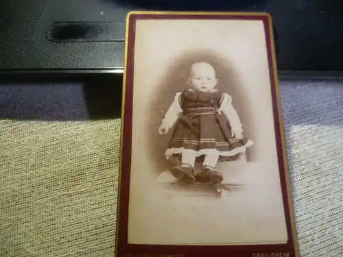 Crailsheim : Portrait kleines Mädchen goldig Atelier : Strauss& Ehmerl Schönebürgstr. 73 um  1900